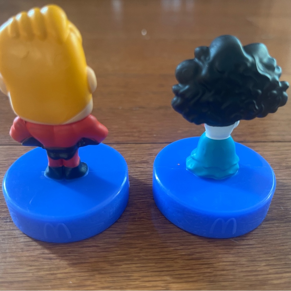 Disneyland 70 Year McDonalds Happy Meal Toy 2025 
Mr. Incredible and Mirabel - Picture 3 of 6